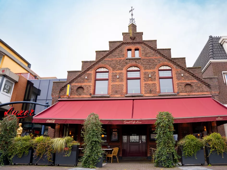 Grand Café Luxor, de plek waar je heerlijk kunt eten voor of na een filmpje