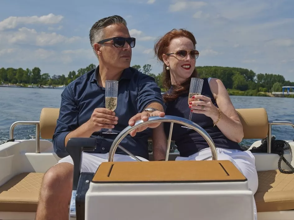 MRT Marina drinken op boot