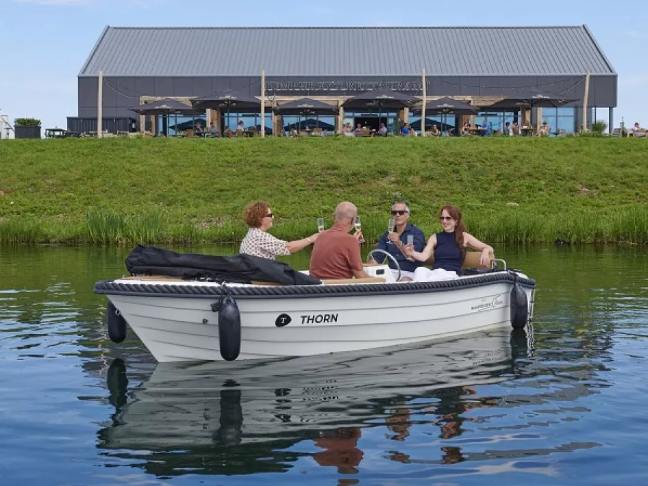 MRT Marina mensen drinken