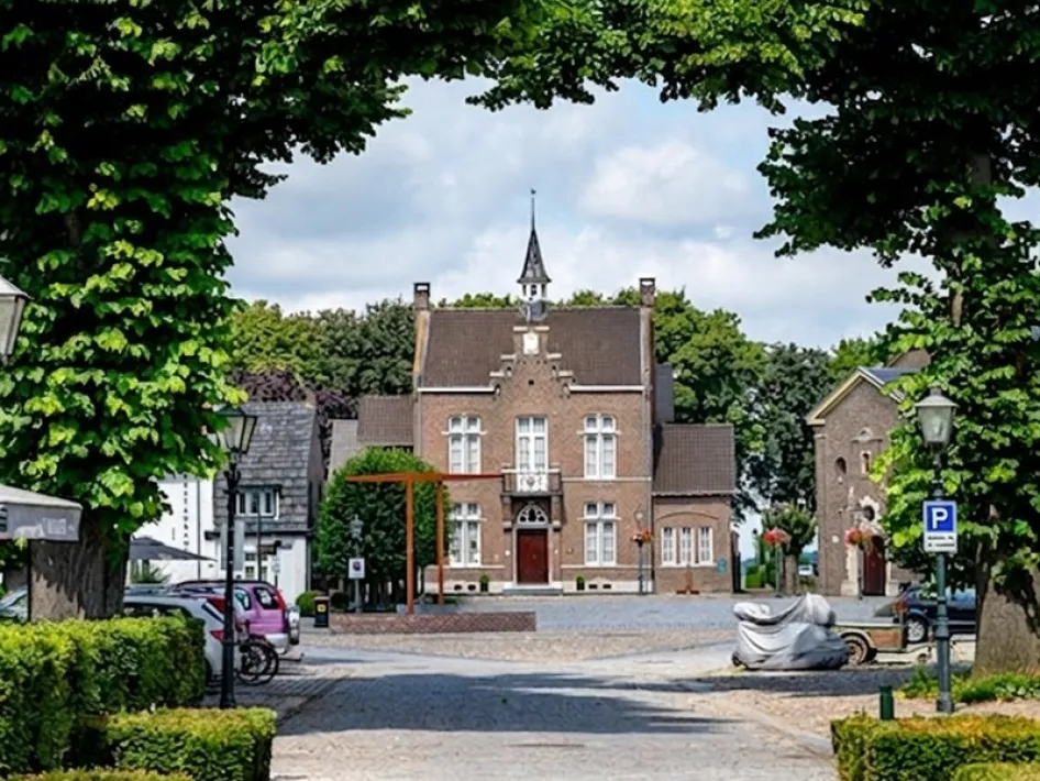 Voormalig gemeentehuis van Stevensweert waarin het Maaseiland Museum is gevestigd