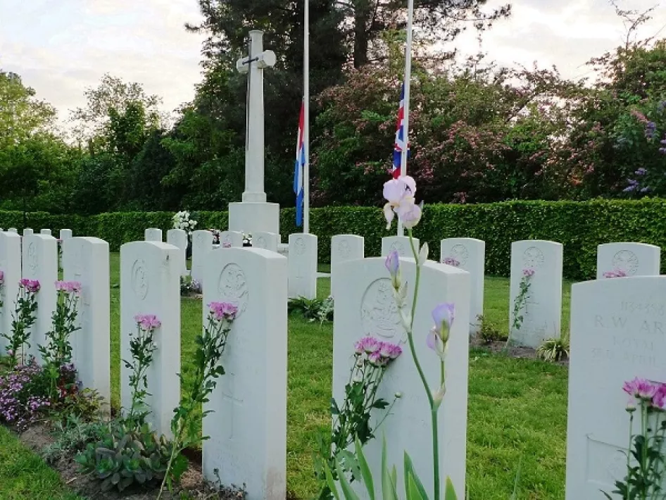 Grafstenen op de Britse Begraafplaats in Milsbeek