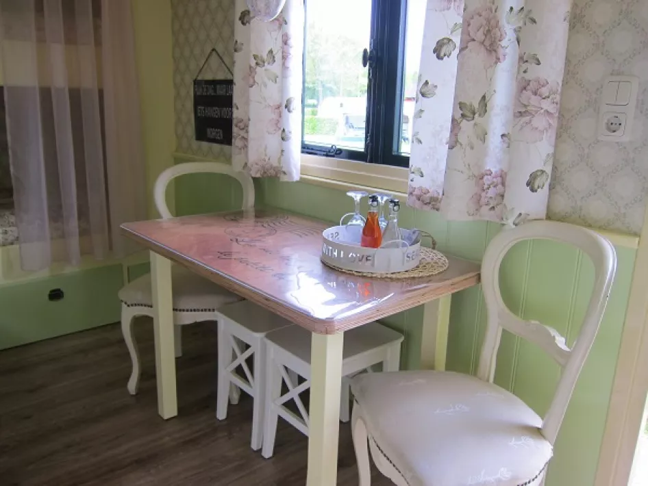 Pipowagen - eettafeltje