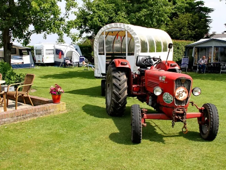 Tractor Minicamping De Riet