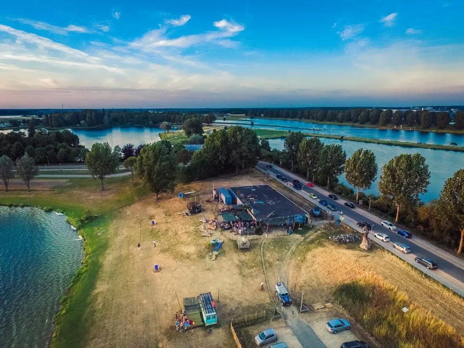 Koers Zuid Beach Club, am Noorderplas in Roermond gelegen