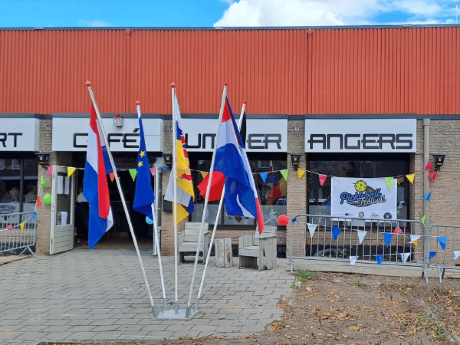 Voorkant Sporthal tijdens Pickleball festival