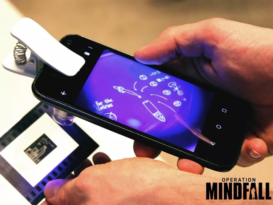 Ook je telefoon heb je nodig om te puzzelen bij Outdoor Escape Weert