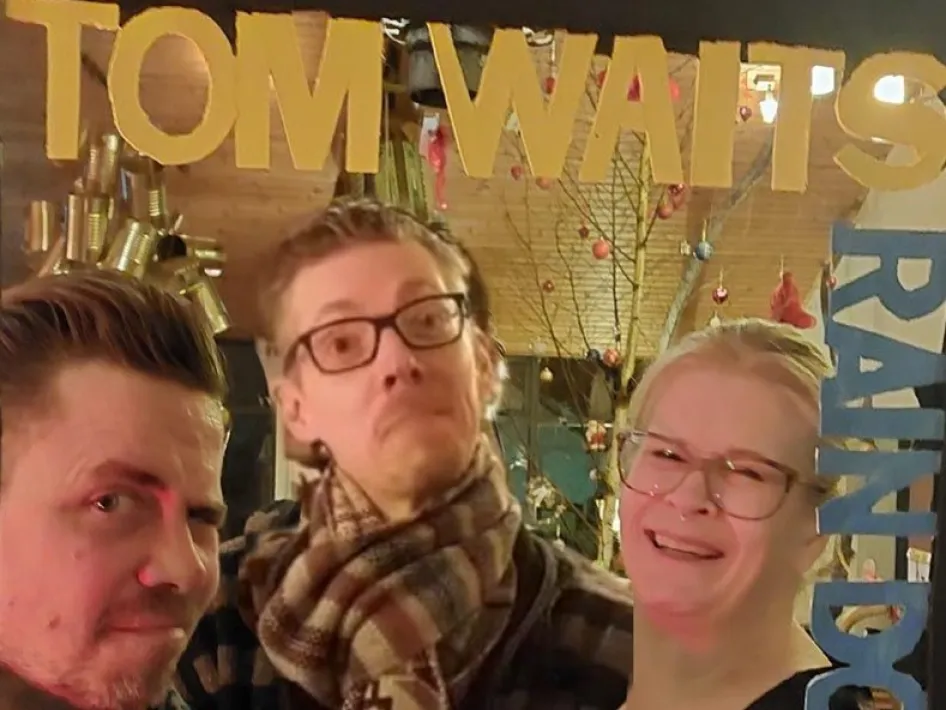 Tom’s Waitress met zangeres Suzanne, gitarist Gijs en bluesharp-speler Jasper.