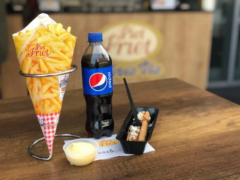 A cone of fries, a cola and a frikandel speciaal – all available at Piet Friet on the Kazerneplein in Roermond.