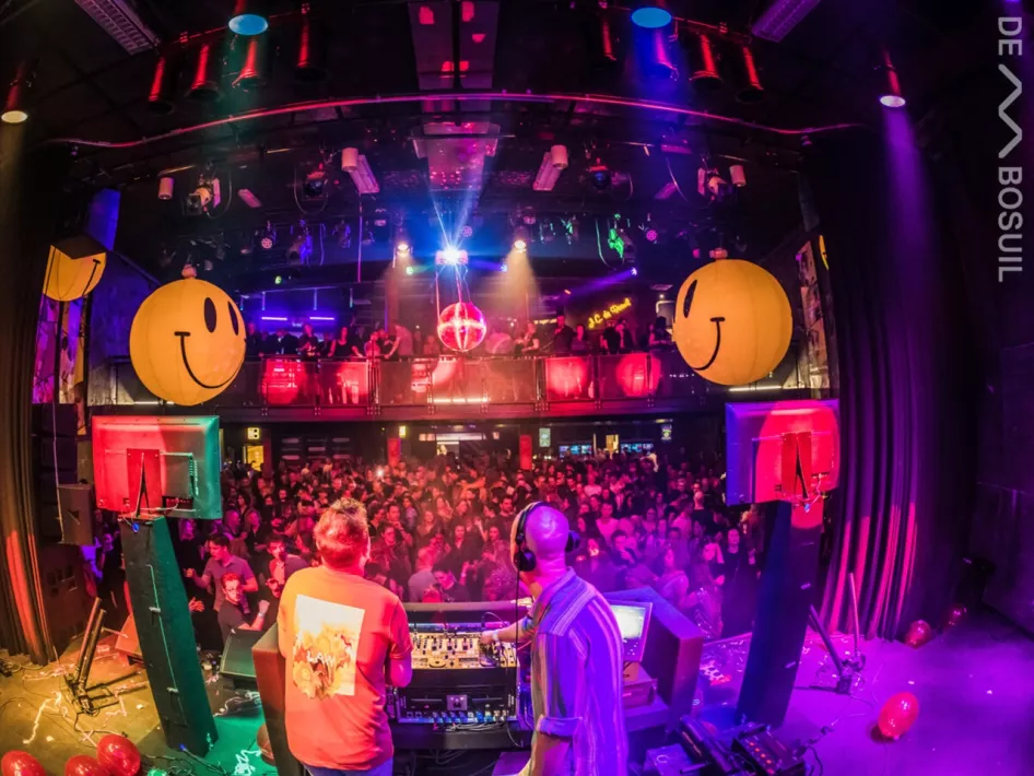 Band gezien vanaf het podium van De Bosuil