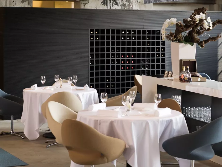 Überdachte Tische Restaurant ONE