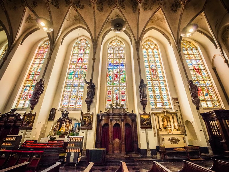 Glas in lood ramen van de Sint Martinuskerk