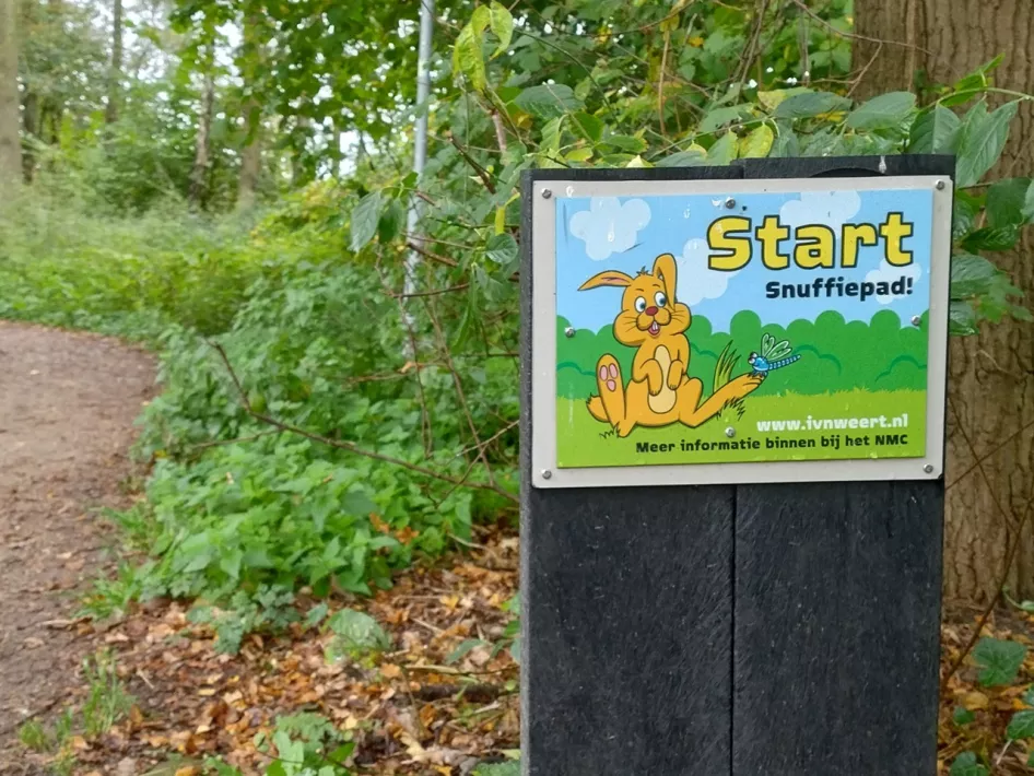 Bord met daarop de start van het Snuffiepad in Weert