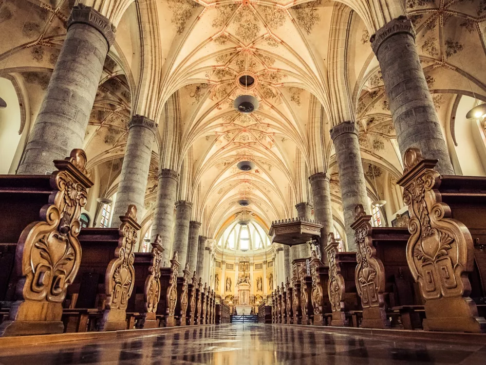 De Sint Martinuskerk van binnenuit gezien