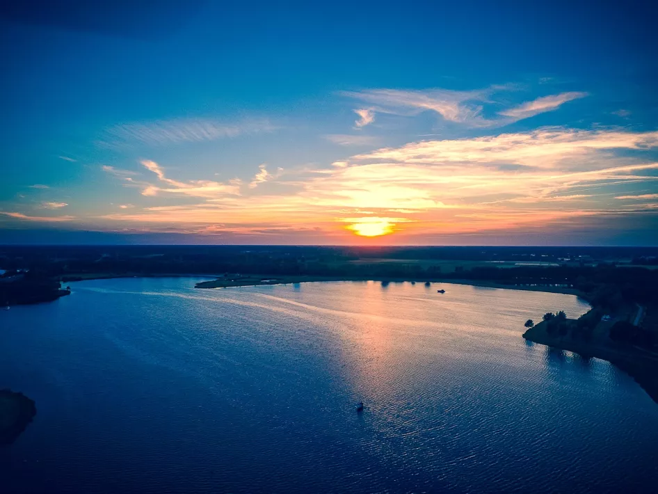 Enjoy the setting sun on the Maasplassen during Rederij Cascade's Sunset Cruise