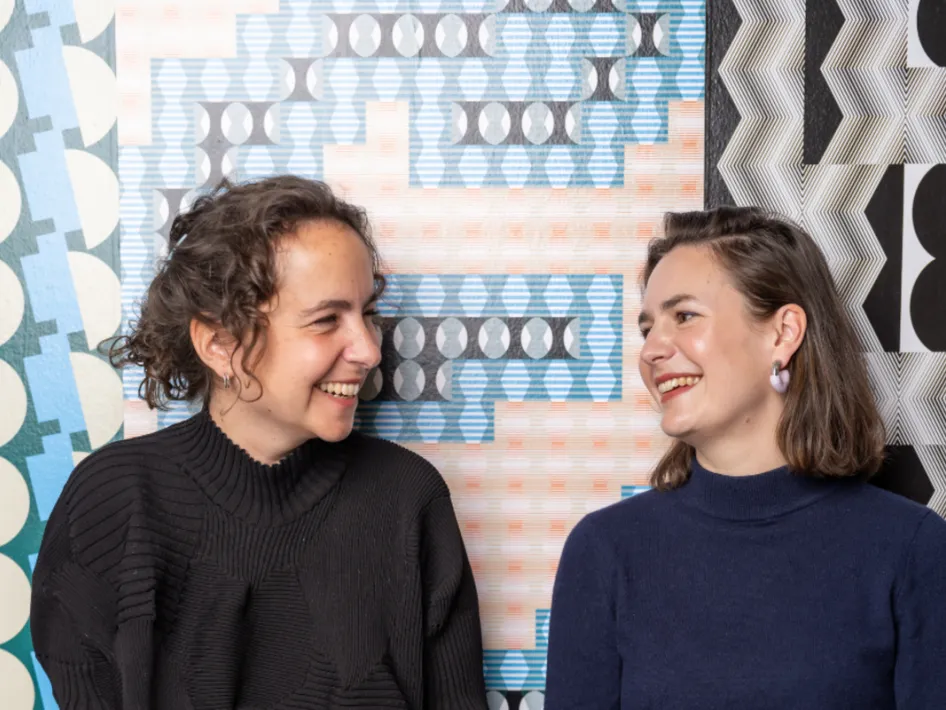 Grafisch ontwerpers Simone Trum en Loes van Esch