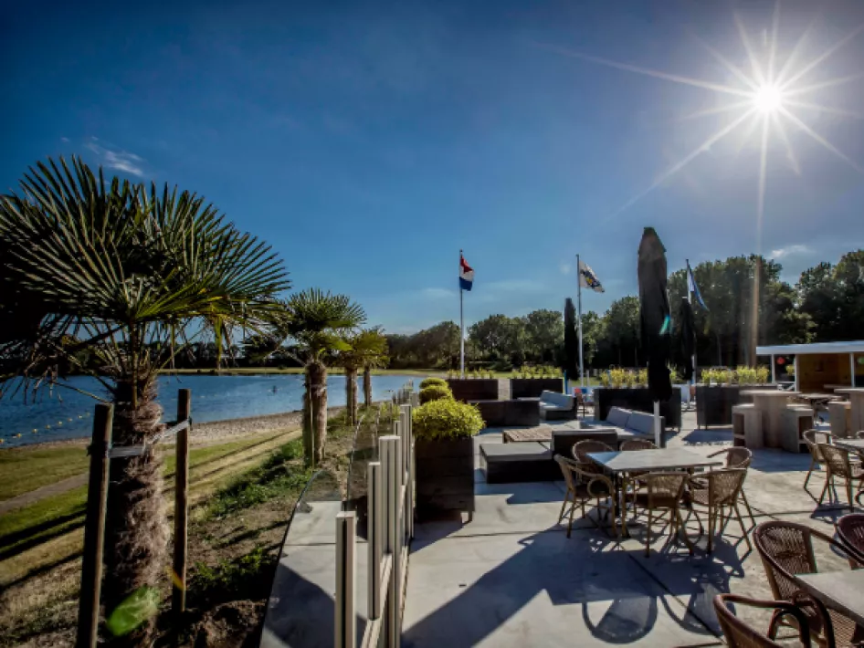 Terras in de zomer Area-X