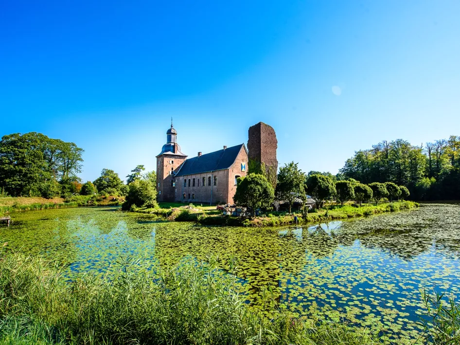 Bij het Tourist Information Wegberg krijg je onder andere informatie over dit schitterende kasteel, Schloss Tuschenbroich