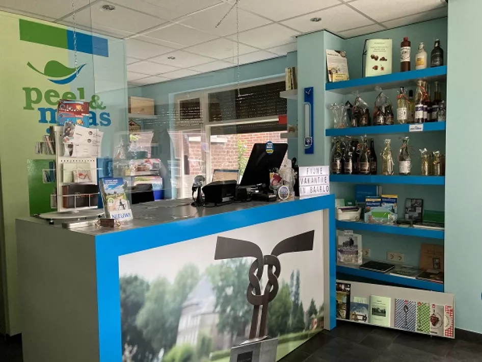 De balie van VVV Baarlo