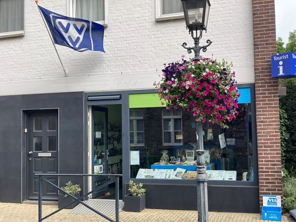 De gevel van VVV Baarlo