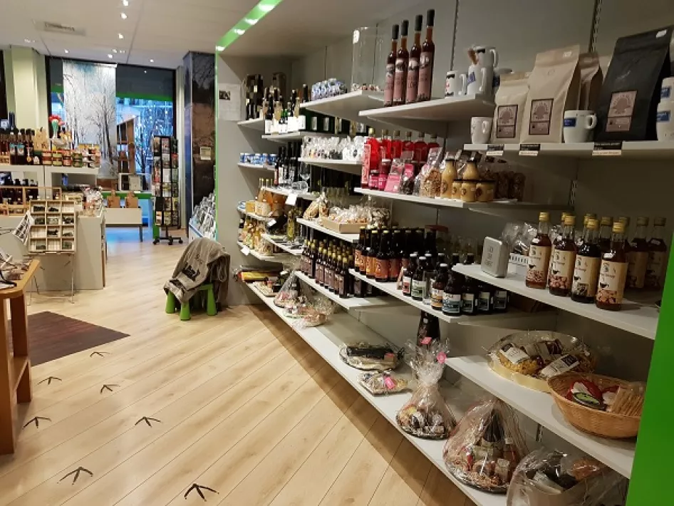 De streekproducten van Peel en Maas staan op de schappen in de VVV winkel