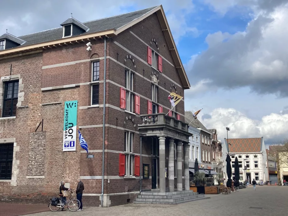 Museum W met de signing van zowel Museum W als de VVV