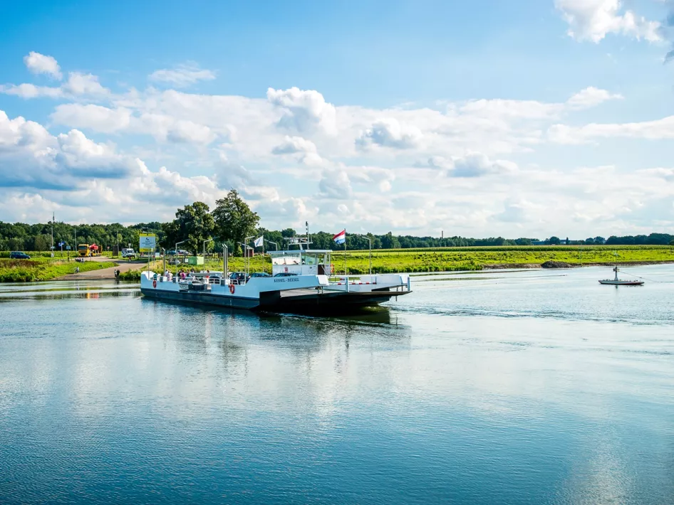 Het veerpont Kessel - Beesel in Volle vaart