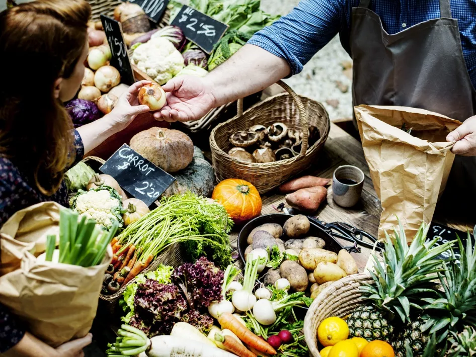 Wekelijkse markt op Nikolausplatz - Markt in Brugge