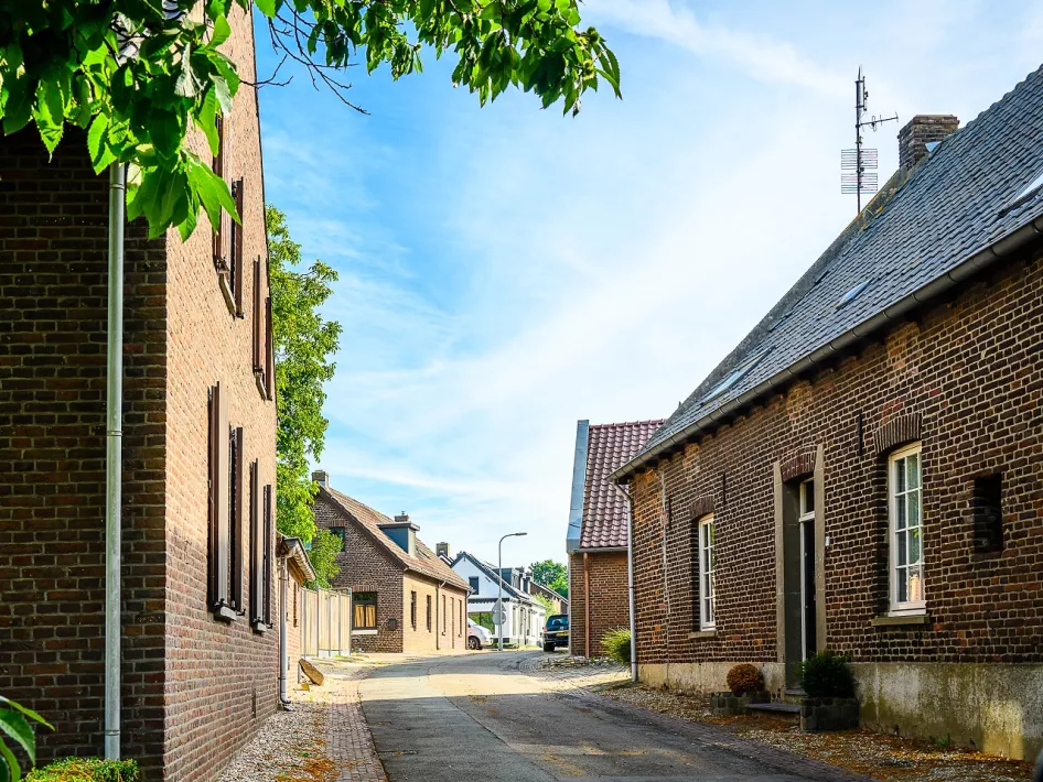Je fietst door pittoreske dorpjes tijdens de wielerroute