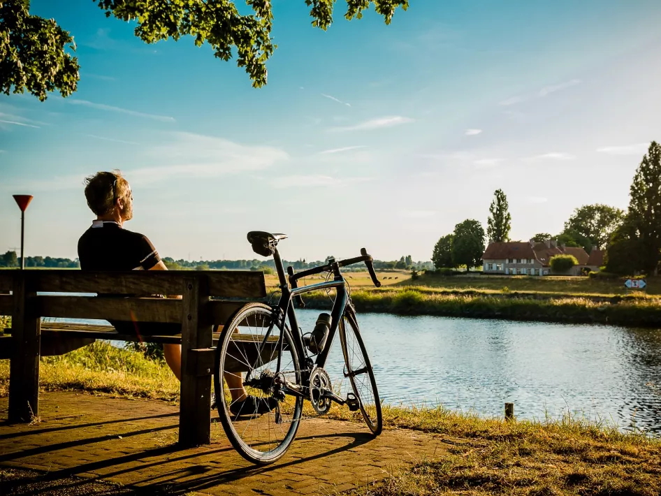 Uitrusten en genieten van het mooie uitzicht tijdens het Midden-Limburg doorpen rondje