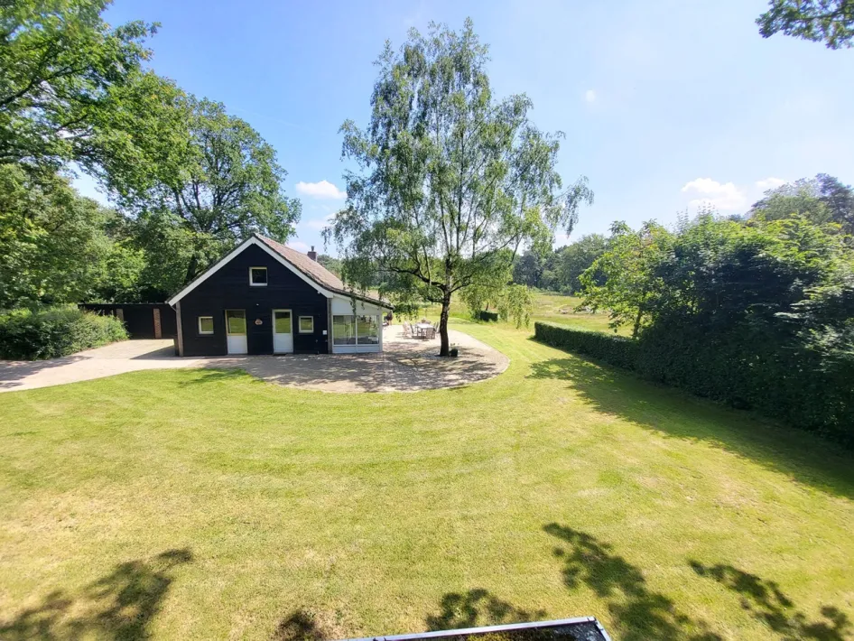 Detached holiday home ’t Boshoes with terrace and large garden, surrounded by greenery and nature