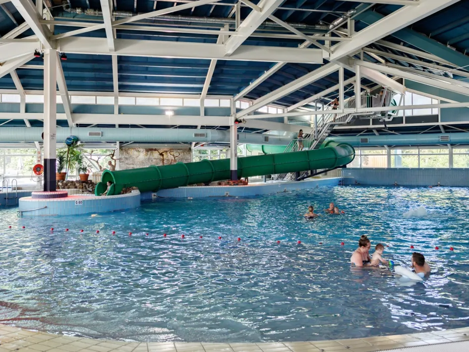 Das Hallenbad des Schwimmbads Weerterbergen.