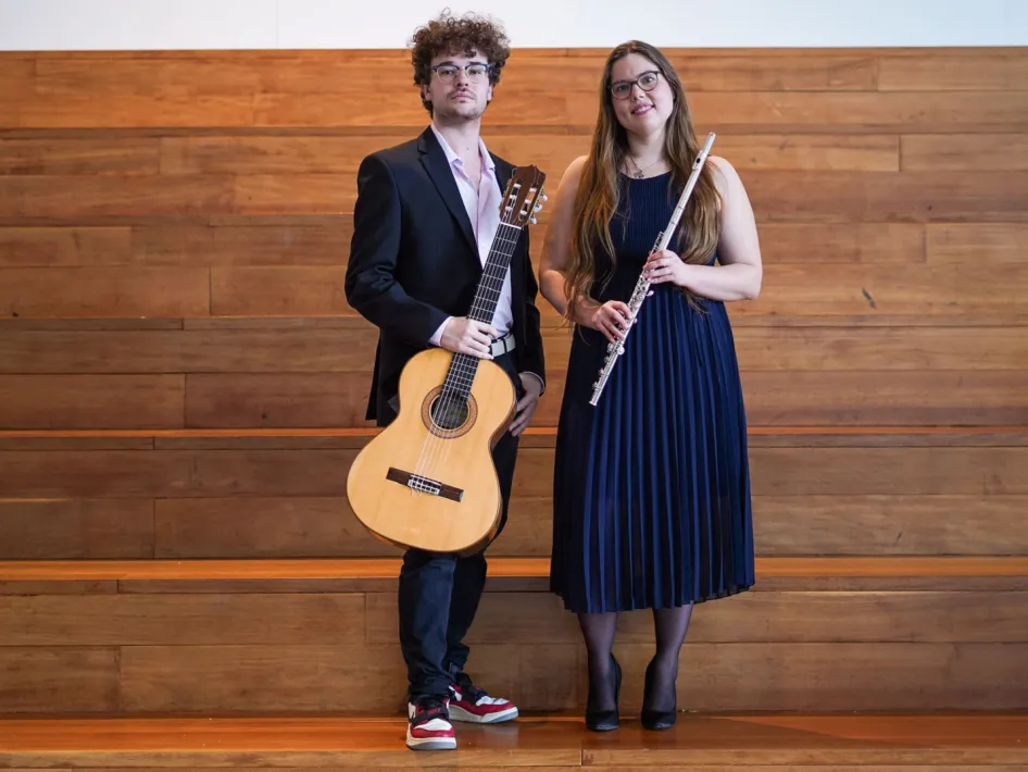 Portret van ensemble Duo Volante met fluitiste Beate Matvejeva en gitarist Alejandro Balfagón