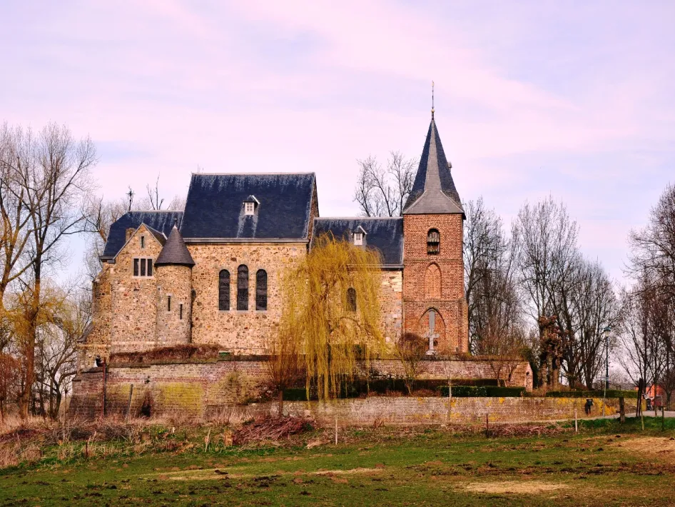 St. Dionysiuskerk tijdens een fietstocht langs archeologische plekken