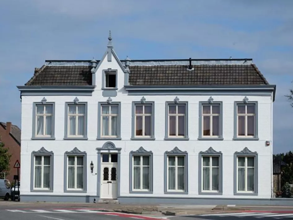 the doctershoes building exterior