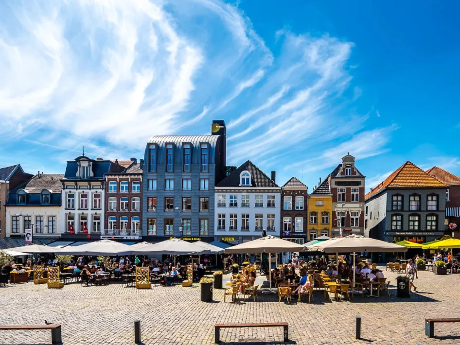 Outdoor cafés on the market square of Roermond, starting point of the Interactive Monument Tour.