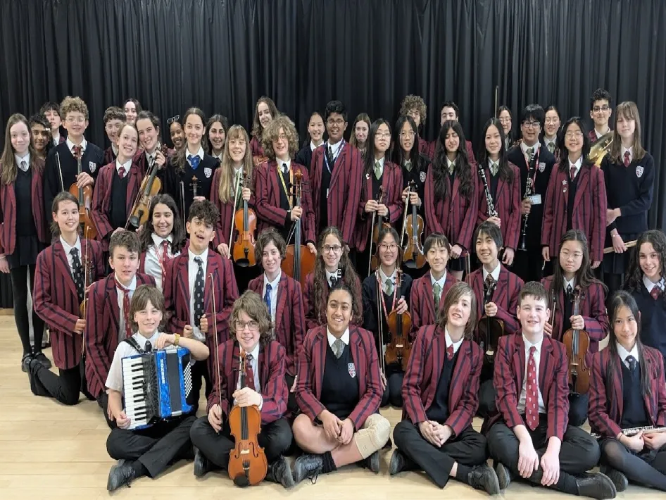 Mill Hill Country High school in concert