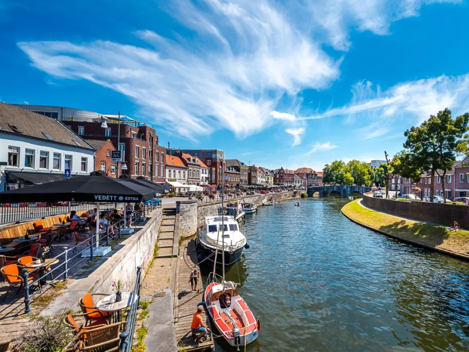 View of the Roerkade in Roermond during the Interactive Monument Tour, with boats and lively terraces.