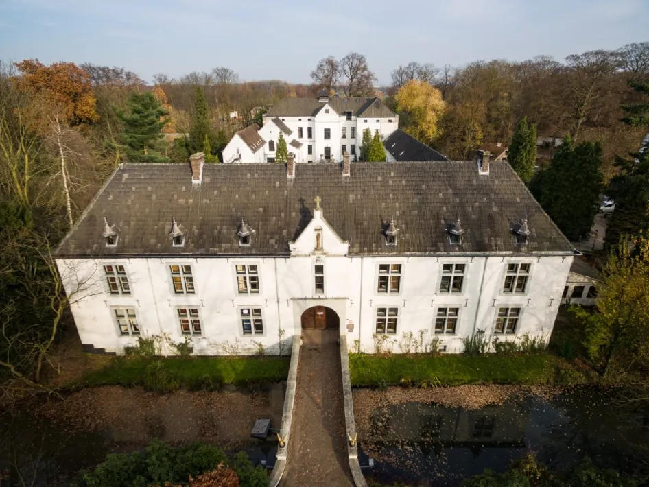 vogelperspectief van een rondleiding kasteel de berckt wat je ziet