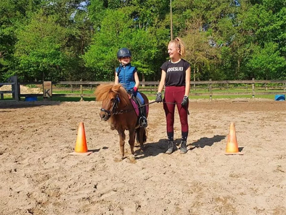 Reitsportzentrum Seurenheide Ponyreiten auf dem AußenplatzPonyreiten auf dem Außenplatz