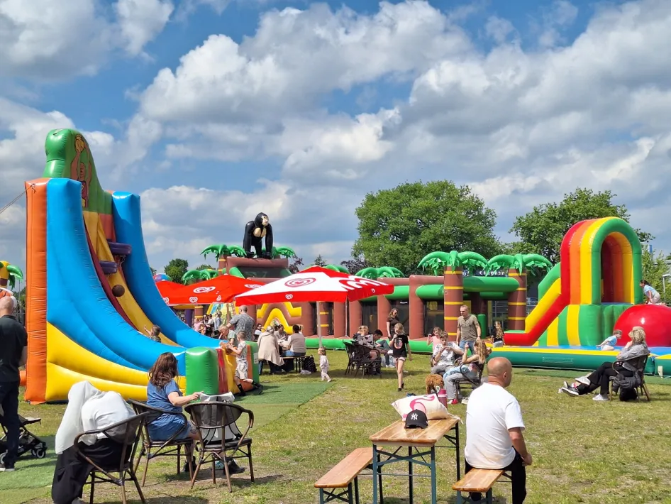 XXL Kinderland opblaaskussens om te spelen