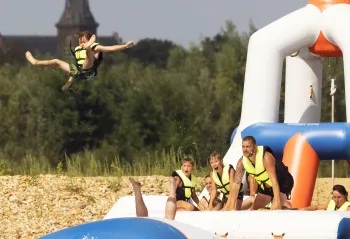 BillyBird Drakenrijk Springkussenspektakel & XXL Slide