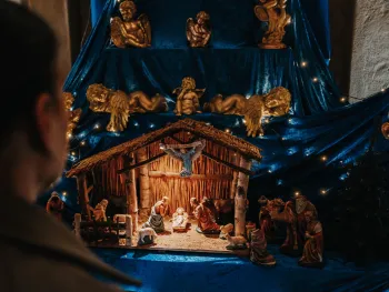 Bezoek de kribbe en de engelen- expositie van de Kathedraal in Roermond