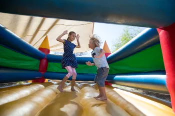 Springkussen festijn bij het Blauwe Meertje