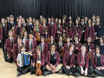 Mill Hill County High School in concert