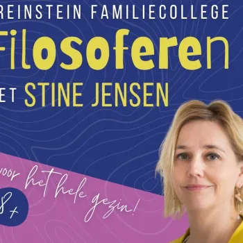 Poster van het BreinStein Familiecollege over filosoferen met Stine Jensen. Op de afbeelding staat een portret van Stine Jensen tegen een blauwe achtergrond met de tekst “Filosoferen met Stine Jensen” en “Voor het hele gezin 8+”.