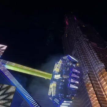 Martinus kerktoren Weert en kermis attractie