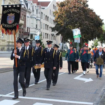 De brandweer Roermond loopt voorop in de Stads-Brandprocessie Roermond